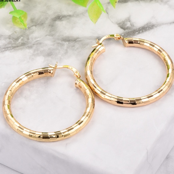 1.5'' , 40mm 18K/Copper Faceted Hoop Earrings, - Picture 2 of 5